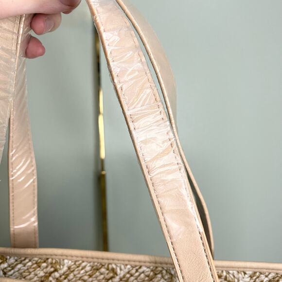 Linea V Tan Woven Polyurethane Shoulder Bag - Picture 8 of 10